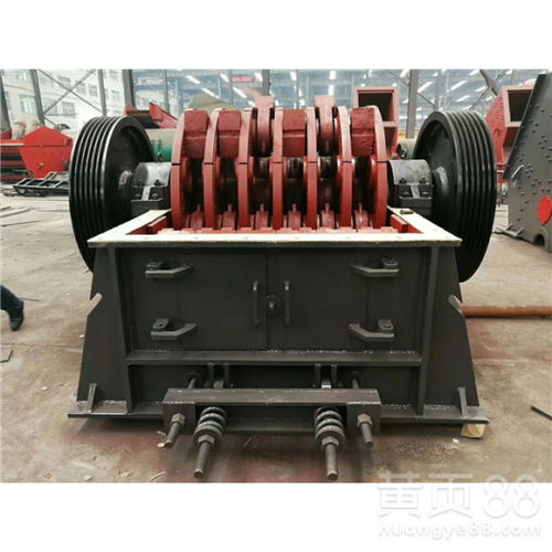 液壓開箱破碎機(jī) 內(nèi)蒙古烏海禾輝機(jī)械的便捷操作與移動(dòng)式優(yōu)勢